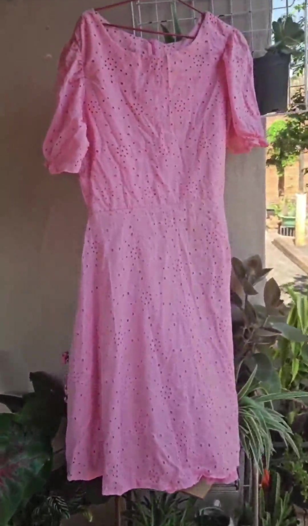 Vestido Rendado Rosa Claro Decote Quadrado