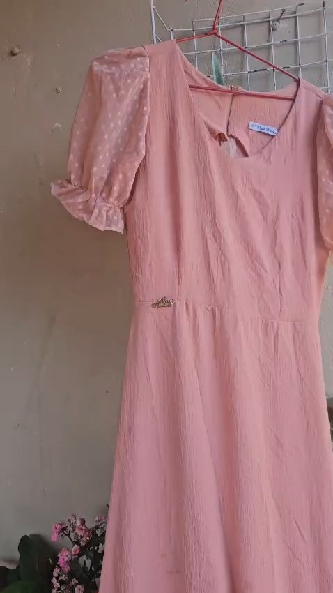 Vestido Pêssego Manga Poá Transparente